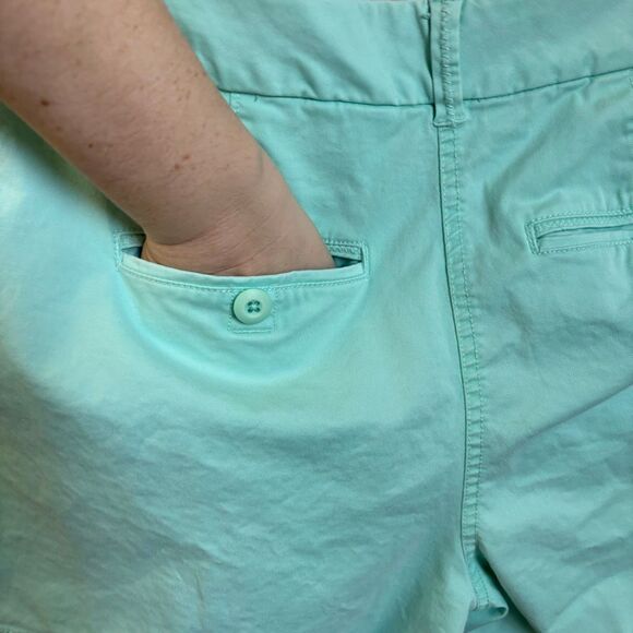Crown & Ivy Pastel Green Caroline Chino Shorts 8 Preppy Beach Chic Resortwear - Picture 6 of 10